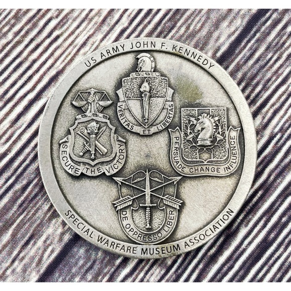 NEW Rare US Army JFK Special Warfare Museum Association Challenge Coin Medallion - Picture 2 of 2